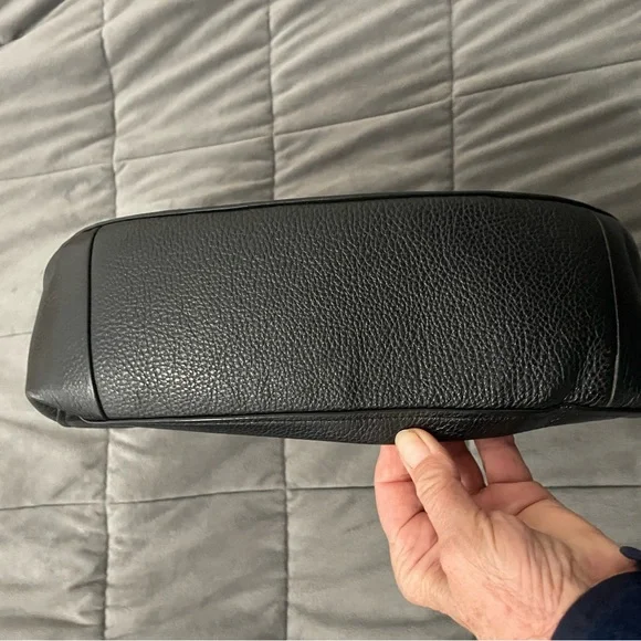 Coach hand bag - Picture 3 of 9